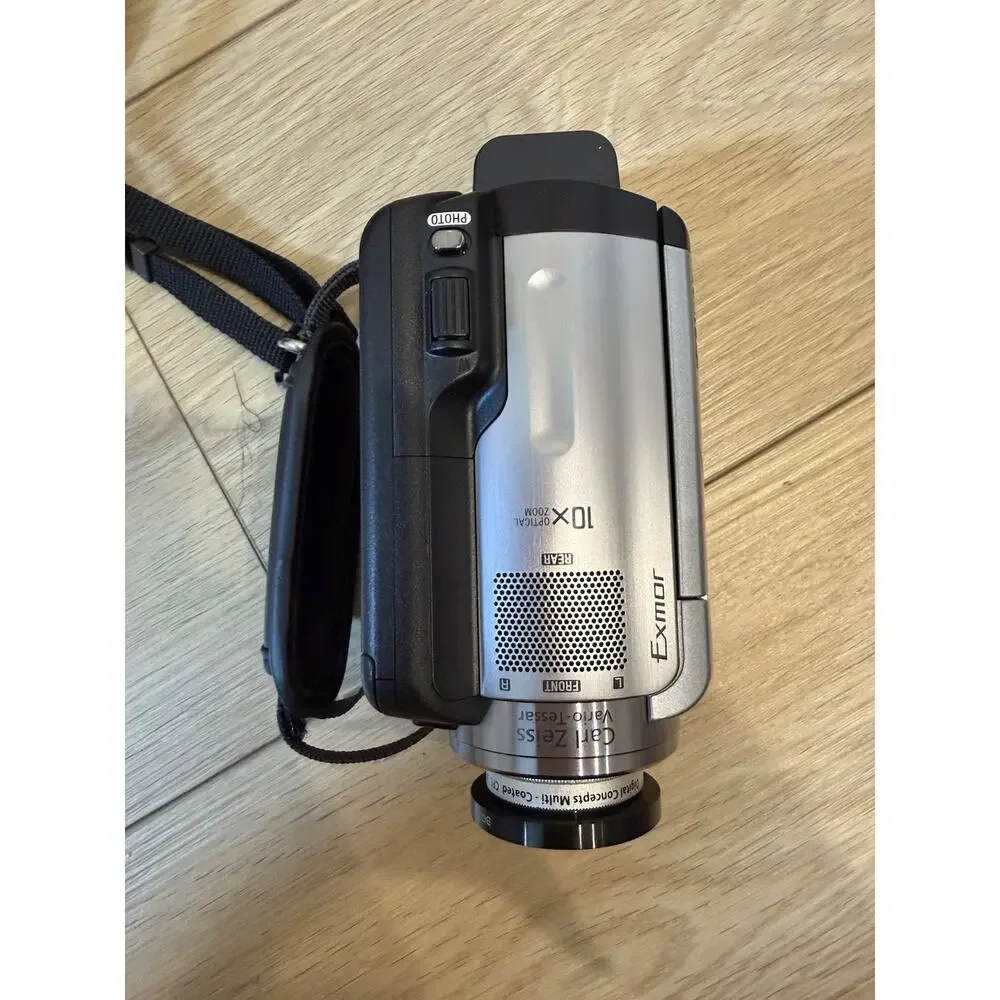 Sony HDR-XR100 HD Handycam Camcorder 80GB HDD Carl Zeiss + Case Charger Tested